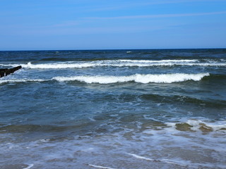 Fototapeta na wymiar Waves on shore of the sea