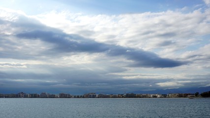 Obraz premium Vistas a un mar nublado