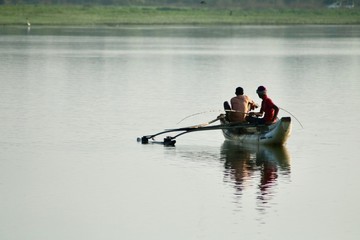 pêcheurs traditionnels lac Sri Lanka 