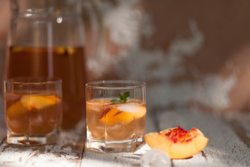 Ice tea and nectarine. Jag, two glasses.  A refreshing summer drink