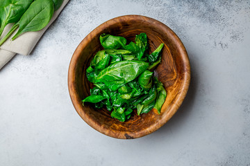 Garnish steamed spinach