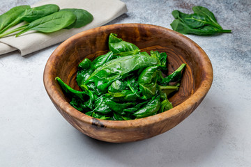 Garnish steamed spinach