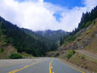 Naklejka premium Mountains Asphalt Road