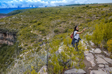 seflie en montaña YOUNG GIRL TORO TORO BOLIVIA Grand Canyon - gran cañón en el altiplano...