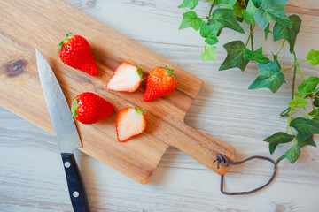 Strawberry on cutting board.  まな板の上のイチゴ