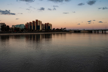 Fototapeta premium lake and buildings