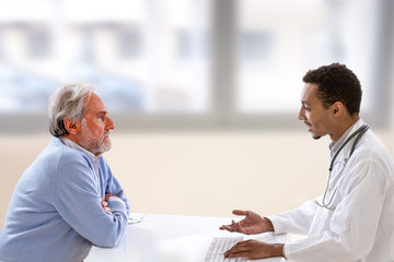 Obraz premium Patient Having Consultation With Male Doctor In Office at hospital