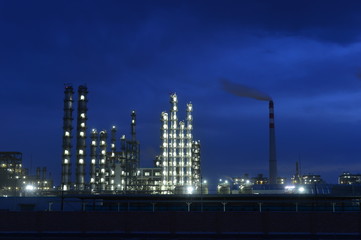 Obraz na płótnie Canvas Modern factory at night