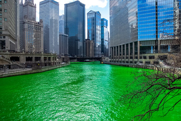 Brilliant dyed-green Chicago River on St. Patrick's Day