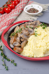 Mashed potatoes and slices of mushrooms