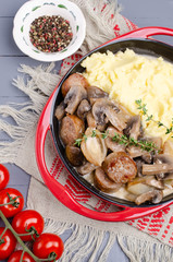 Mashed potatoes and slices of mushrooms