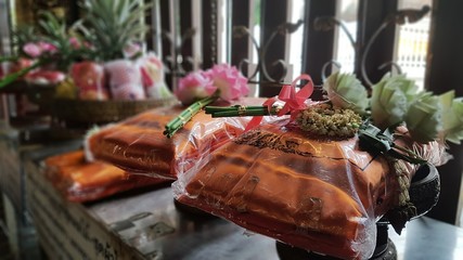 buddhist temple offerings