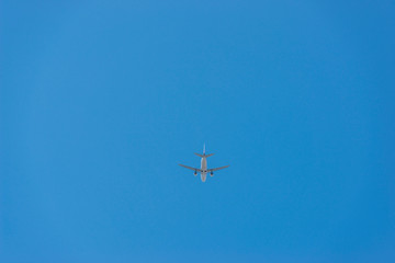空港から飛び立つ飛行機