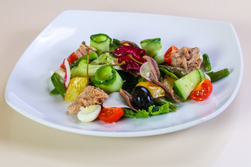 Tuna salad with vegetables