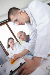 Obraz premium observing results of chemistry experiment