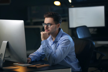 Obraz na płótnie Canvas Male programmer working in office