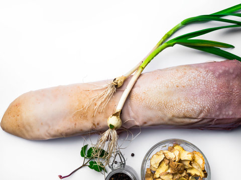 beef tongue with onion, pepper, selery