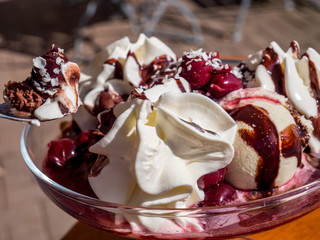 Eisbecher Schwarzwälder Kirsch