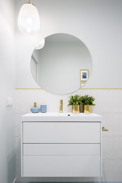 Bathroom With Round Mirror