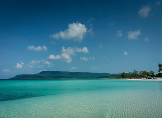 Fototapeta premium long beach in tropical paradise koh rong island cambodia