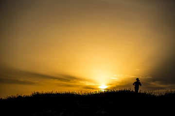 Obraz na płótnie Canvas Corsa al tramonto