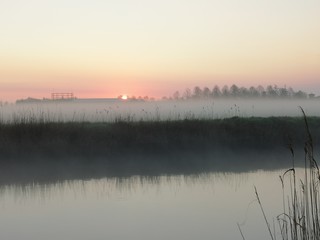 alba sul fiume