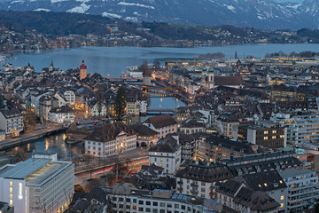 Stadt Luzern aus der Sicht vom Gütsch, Abenddämmerung, Luzern, Schweiz