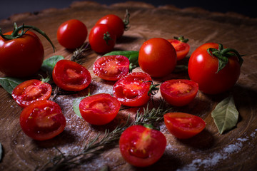 Red fresh tomatoes, grater, salt, bay leaf and parsley.