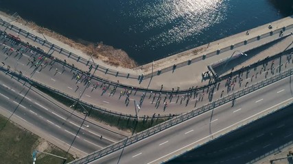 Marathon running on the turn to the bridge.