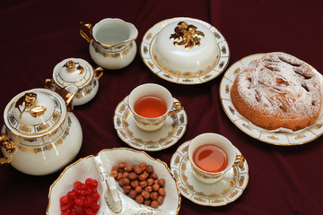 Obraz na płótnie Canvas cup of tea and cake on table