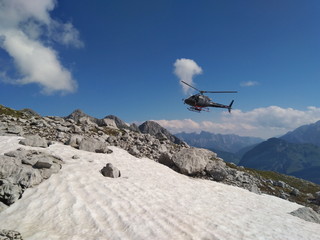 Fototapeta na wymiar Hubschrauber Bergwacht