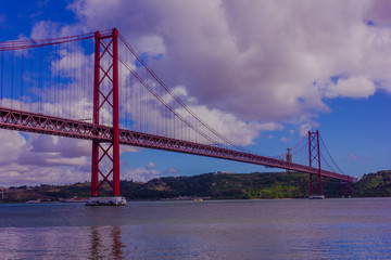 Ponte 25 de Abril