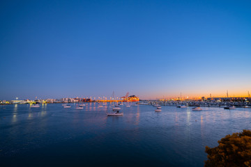 Obraz premium Lights of Port of Tauranga and harbor at dawn