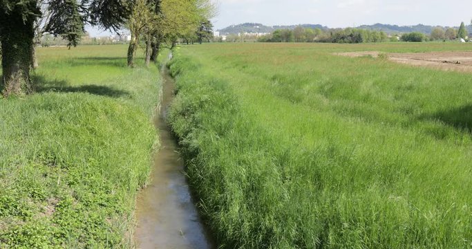 Spazi vuoti in campagna