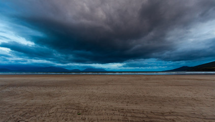 Inch Beach Unwetter in der Ferne