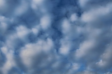 cielo e nuvole in primavera