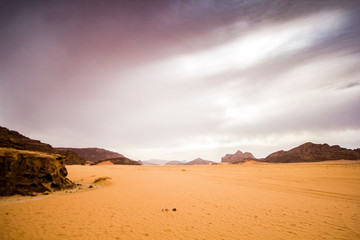 Fototapeta na wymiar Wadi Run Jordanina desierto