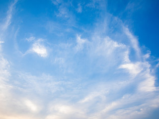 Obraz premium Blue sky background with tiny clouds
