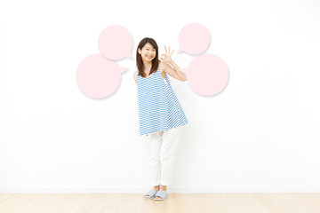 女性　白バック