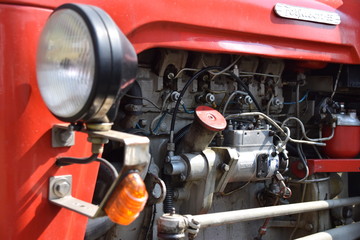 Autolampen und Einzelteile eines sehr alten Autos, Oldtimer © Antje