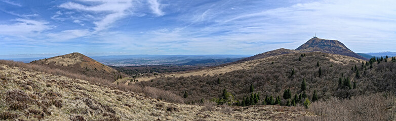 Vue du sommet de puys de Cliersou, Puy de Dôme , Auvergne , France 