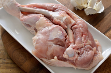 骨付き鶏もも肉