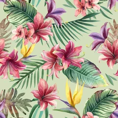 Selbstklebende Fototapeten Watercolor seamless pattern of tropical flowers, palm and leaves on light background © Kateryna