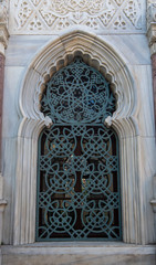 Obraz premium Detail from marble carvings of Kececizade Fuat Pasha Tomb and Mosque (Turkish: Kececizade Fuad Pasa Turbesi Cami ) in Fatih district , Istanbul, Turkey