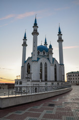 Fototapeta na wymiar Beautiful mosque against the blue sky