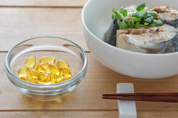 鯖の缶詰とDHAのサプリメント
