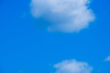 Fototapeta na wymiar 【写真素材】 青空　空　雲　春の空　背景　背景素材　4月　コピースペース