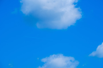 Naklejka na ściany i meble 【写真素材】 青空　空　雲　春の空　背景　背景素材　4月　コピースペース