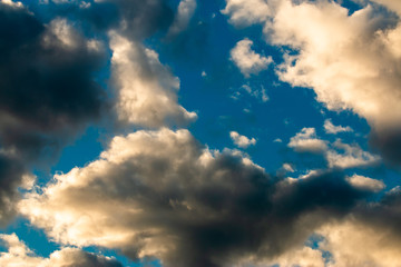 Obraz premium colorful dramatic sky with cloud at sunset