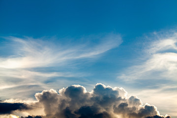 Obraz premium colorful dramatic sky with cloud at sunset.